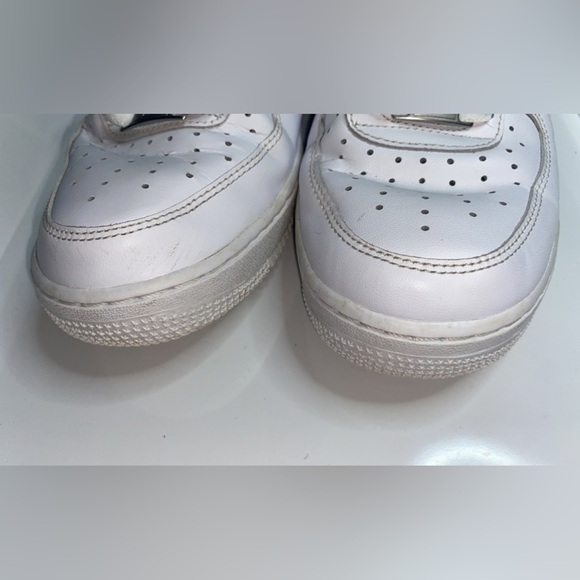 Nike Air Force 1 Size 9 All White Has minimal wear shown needs good cleaning - Picture 3 of 16